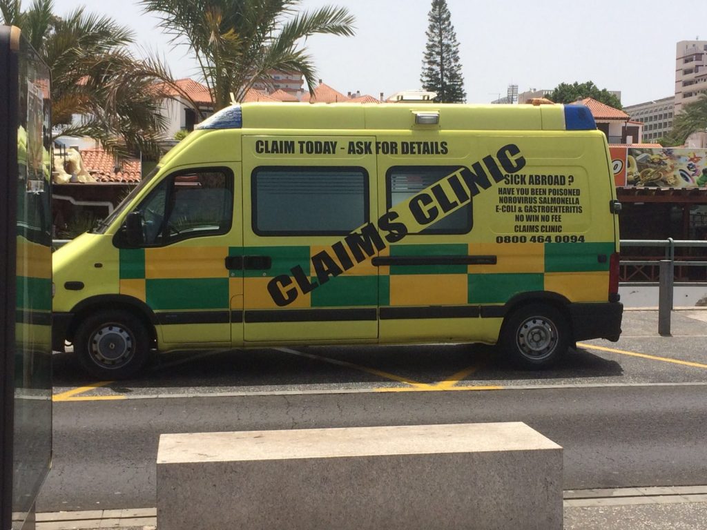 Furgón abogados piratas británicos en Costa Adeje, Tenerife.