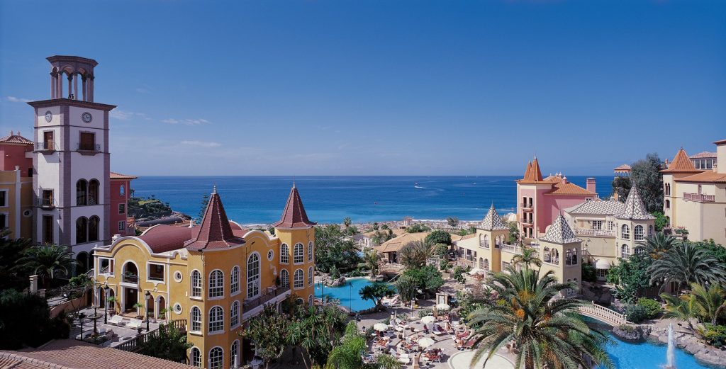 Hotel Bahía del Duque, establecimiento asociado de Ashotel.