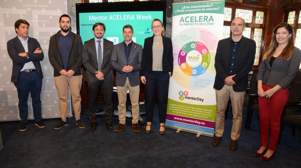 Foto de familia en la rueda de prensa de presentación de la Semana de Aceleración de Startups Turísticas que se celebrará del 6 al 12 de marzo en Tenerife.